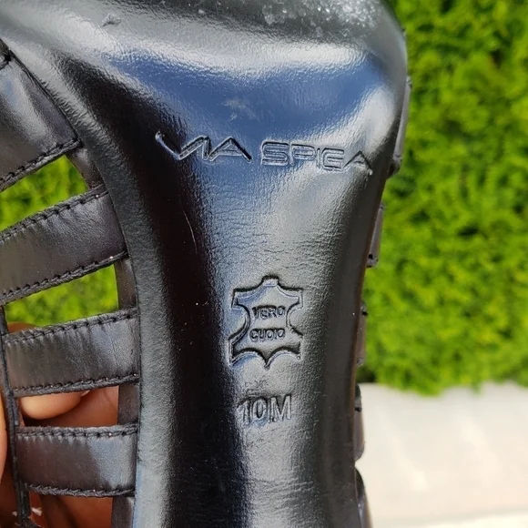 VIA SPIGA Perforated Black Pumps size 10 - Picture 9 of 10